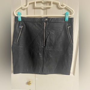 🧹4️⃣ for $20 Dynamite Faux Black leather Mini Skirt Size L